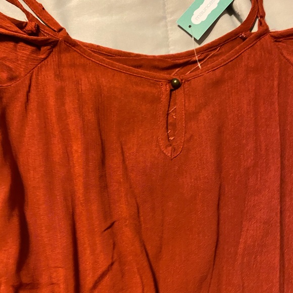 NWT super cute summer top - Picture 3 of 3